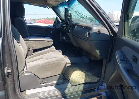 2003 Chevrolet Silverado K1500 z USA, uszkodzony, nr VIN 1GCEK14V93Z284868